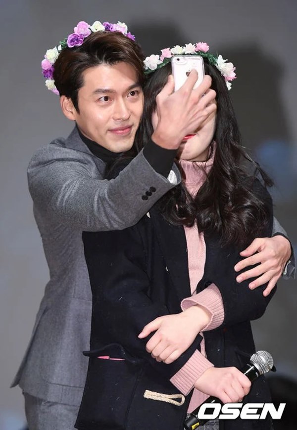 Tình cũ Song Hye Kyo Hyun Bin lộ bản tính vựa muối Kbiz mỗi khi gặp người hâm mộ-6