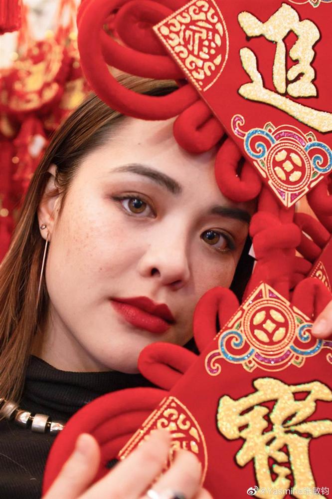 Nhan sắc lai Tây hút hồn của con gái nữ thần gợi cảm gốc Việt Chung Lệ Đề-6