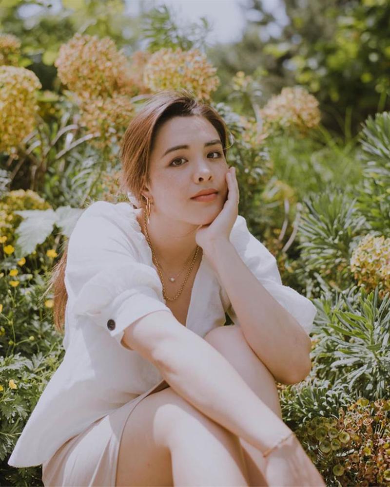 Nhan sắc lai Tây hút hồn của con gái nữ thần gợi cảm gốc Việt Chung Lệ Đề-15