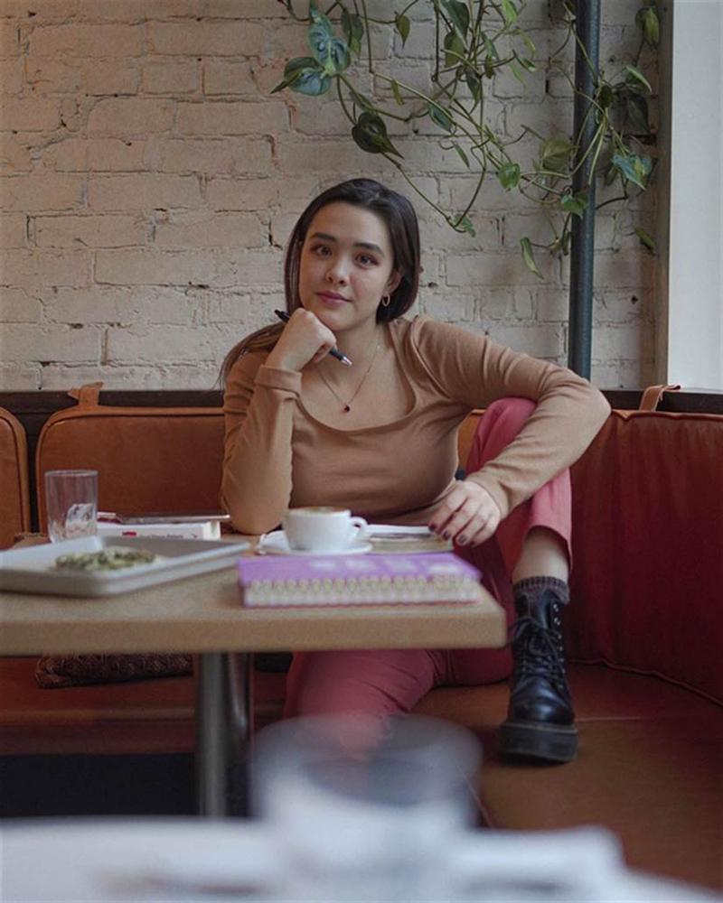 Nhan sắc lai Tây hút hồn của con gái nữ thần gợi cảm gốc Việt Chung Lệ Đề-16