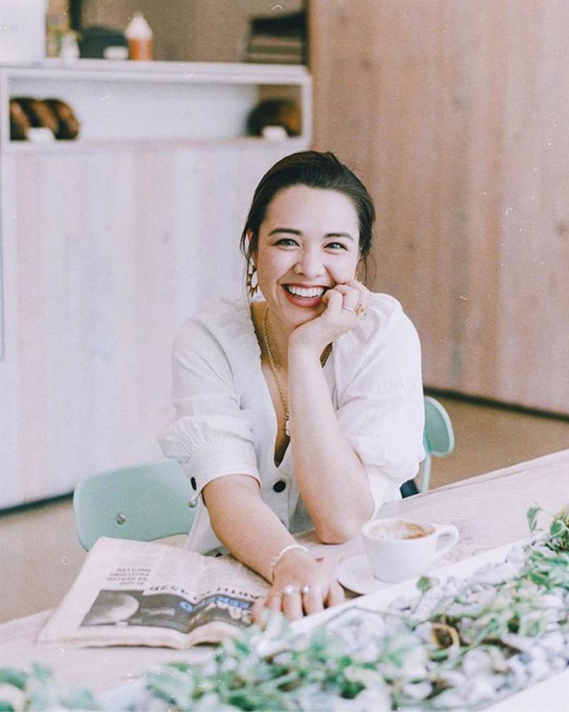 Nhan sắc lai Tây hút hồn của con gái nữ thần gợi cảm gốc Việt Chung Lệ Đề-17