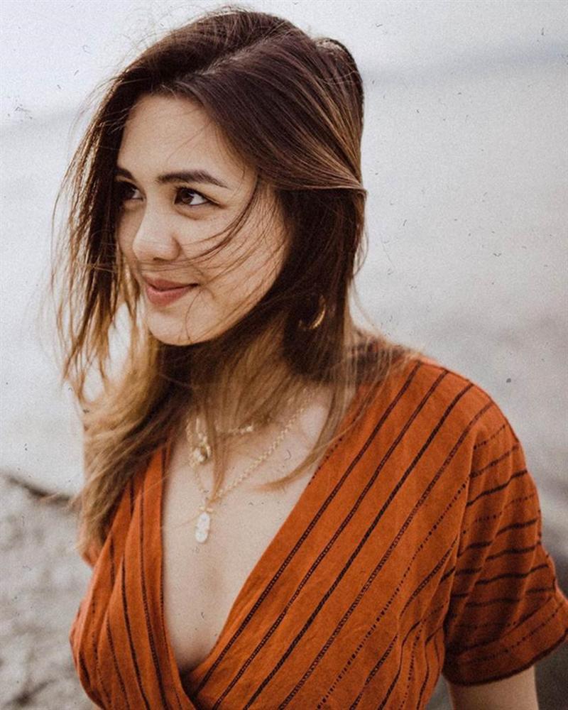 Nhan sắc lai Tây hút hồn của con gái nữ thần gợi cảm gốc Việt Chung Lệ Đề-18