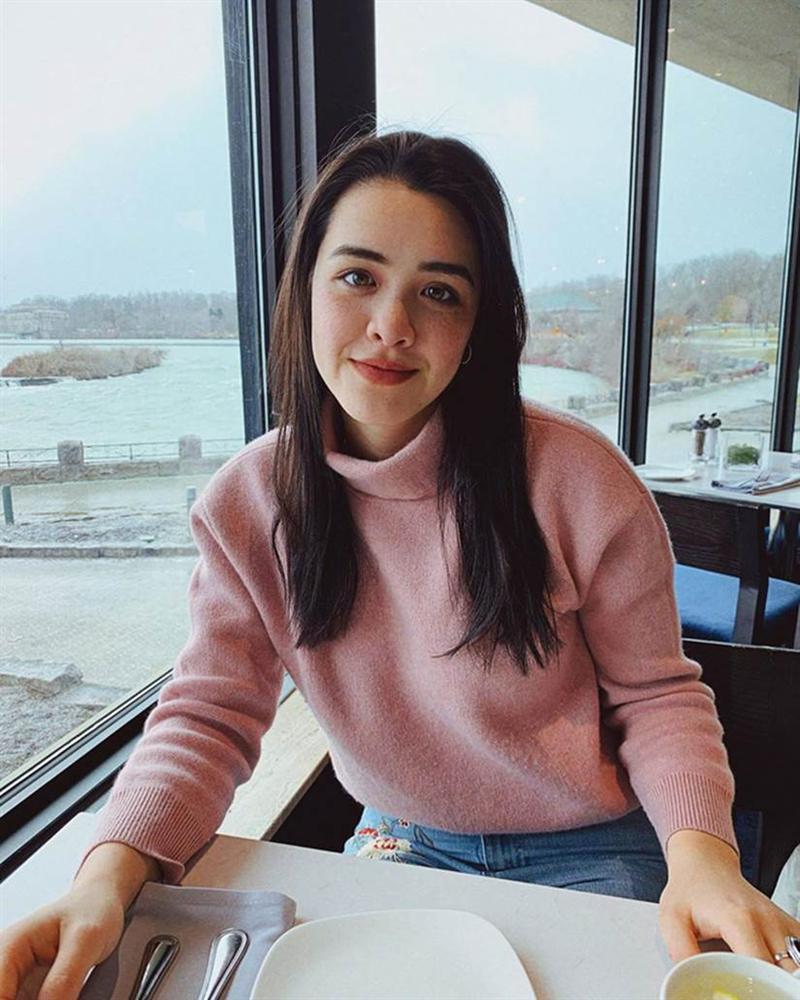 Nhan sắc lai Tây hút hồn của con gái nữ thần gợi cảm gốc Việt Chung Lệ Đề-19