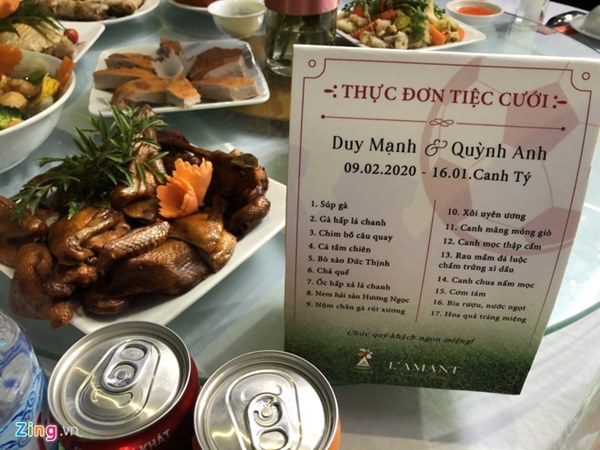 Duy Mạnh hôn Quỳnh Anh tại lễ đường cưới-13