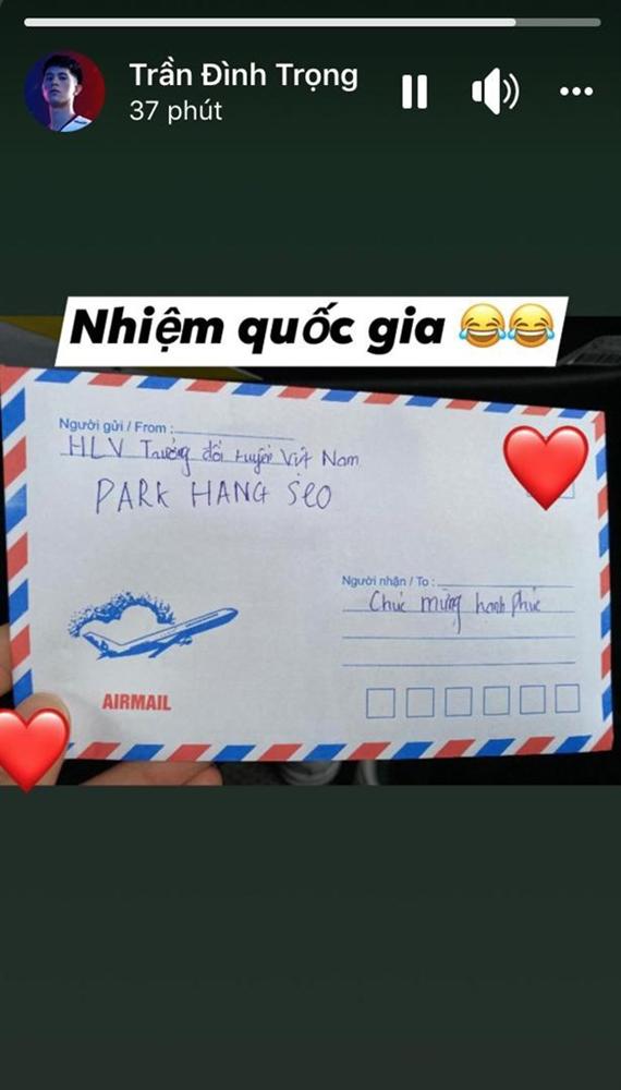 Duy Mạnh hôn Quỳnh Anh tại lễ đường cưới-7