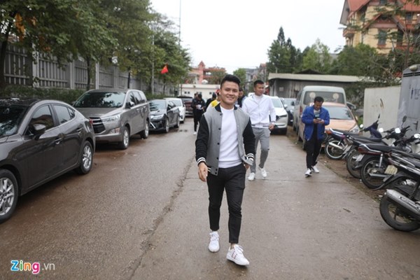 Duy Mạnh hôn Quỳnh Anh tại lễ đường cưới-8