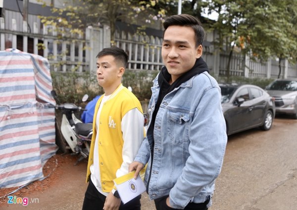 Duy Mạnh hôn Quỳnh Anh tại lễ đường cưới-10