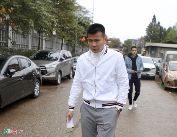 Duy Mạnh hôn Quỳnh Anh tại lễ đường cưới-11