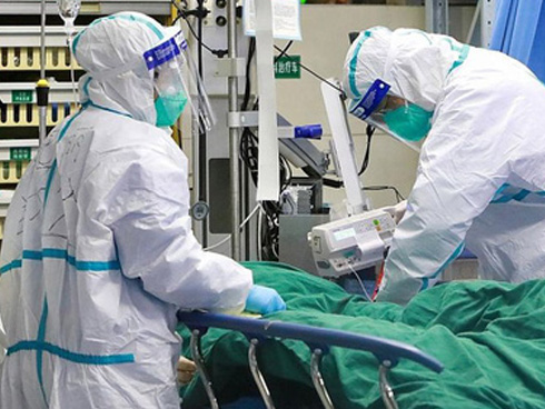 Câu chuyện về bé 6 tháng tuổi bị nhiễm virus corona phải ở một mình trong viện khi gia đình bị cách ly với những người mẹ tạm thời-3