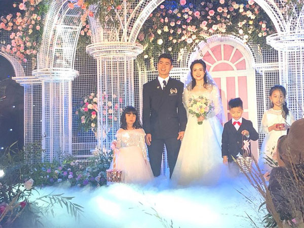 Cô dâu Quỳnh Anh hé lộ sân khấu hôn lễ tối nay tại khách sạn 5 sao: Lung linh như lâu đài cổ tích, sàn lễ đường bằng thủy tinh-3