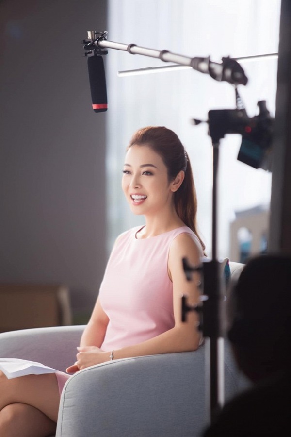 Chưa đầy 1 tháng sinh con, Jennifer Phạm gây mê với thân hình nuột nà và nhan sắc mặn mà-3