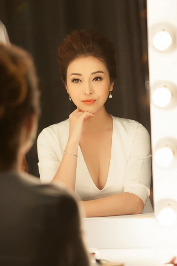 Chưa đầy 1 tháng sinh con, Jennifer Phạm gây mê với thân hình nuột nà và nhan sắc mặn mà-5