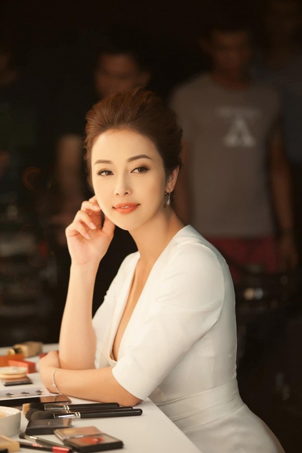 Chưa đầy 1 tháng sinh con, Jennifer Phạm gây mê với thân hình nuột nà và nhan sắc mặn mà-6