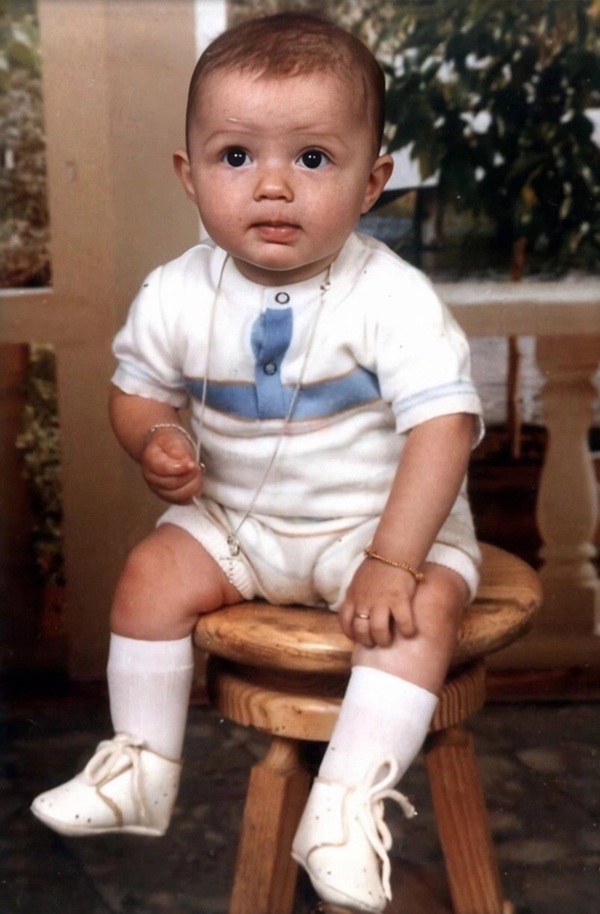 Công bố hàng loạt bức hình thuở nhỏ của Ronaldo: Bức nào cũng đáng yêu nhưng đáng chú ý nhất là nụ cười gượng gạo trong tấm ảnh thẻ-1