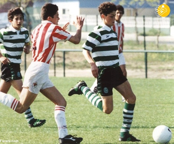 Công bố hàng loạt bức hình thuở nhỏ của Ronaldo: Bức nào cũng đáng yêu nhưng đáng chú ý nhất là nụ cười gượng gạo trong tấm ảnh thẻ-9