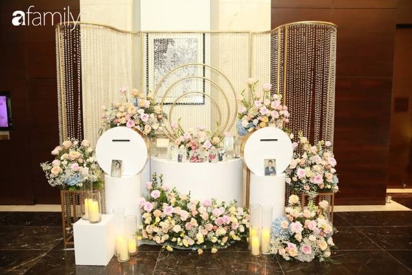 Chiếc váy trăm triệu của Quỳnh Anh được đặt giữa lễ đường, chiêm ngưỡng không gian sảnh cưới đẹp như cổ tích trước giờ G-3