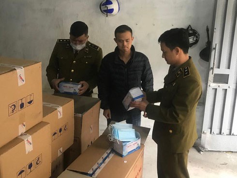 Hà Nội: Phát hiện người Trung Quốc mua gom số lượng lớn khẩu trang tập kết tại biệt thự