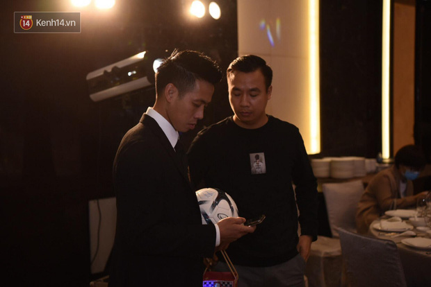 Duy Mạnh - Quỳnh Anh bật khóc trong đám cưới, bố cô dâu xúc động nhắn nhủ: Dẫu gian nan mong 2 con vẫn bên nhau-25