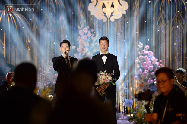 Duy Mạnh - Quỳnh Anh bật khóc trong đám cưới, bố cô dâu xúc động nhắn nhủ: Dẫu gian nan mong 2 con vẫn bên nhau-6