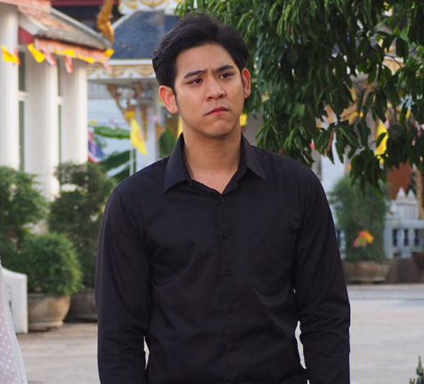 Phát hiện dây chuyền mình tặng vợ bị tráo thành chiếc dây cột tóc cũ, tôi nổi khùng với mẹ nhưng vợ chắp tay van xin làm tôi không tin vào tai mình-1