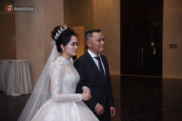 Loạt khoảnh khắc đẹp nức nở trong đám cưới Quỳnh Anh - Duy Mạnh: Cổ tích của công chúa và hoàng tử thật rồi!-2