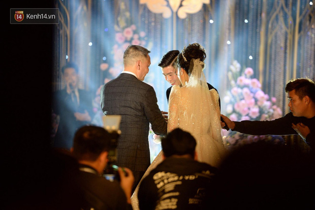 Loạt khoảnh khắc đẹp nức nở trong đám cưới Quỳnh Anh - Duy Mạnh: Cổ tích của công chúa và hoàng tử thật rồi!-4