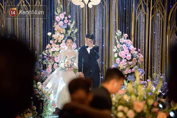 Loạt khoảnh khắc đẹp nức nở trong đám cưới Quỳnh Anh - Duy Mạnh: Cổ tích của công chúa và hoàng tử thật rồi!-6