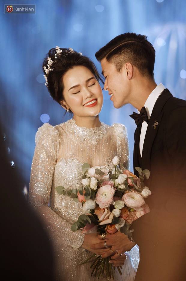 Loạt khoảnh khắc đẹp nức nở trong đám cưới Quỳnh Anh - Duy Mạnh: Cổ tích của công chúa và hoàng tử thật rồi!-9
