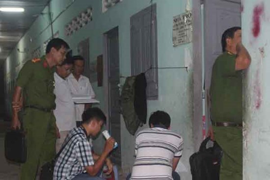 Nam thanh niên sát hại cô gái ở phòng trọ rồi chở tới bệnh viện cấp cứu