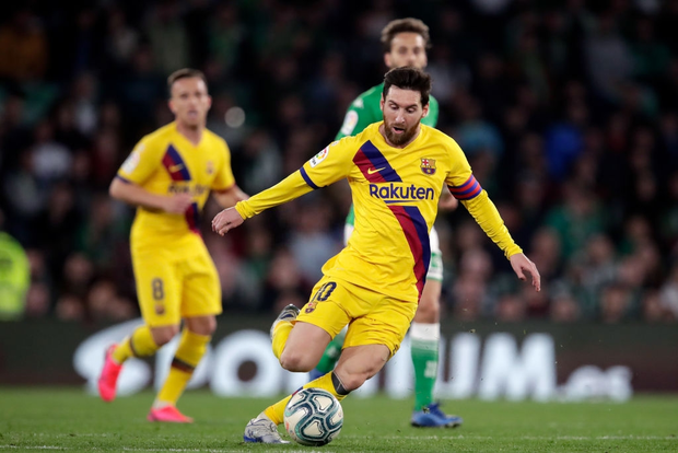 Messi lập hat-trick kiến tạo, Barcelona ngược dòng hú vía trong trận cầu có tới 2 thẻ đỏ-1