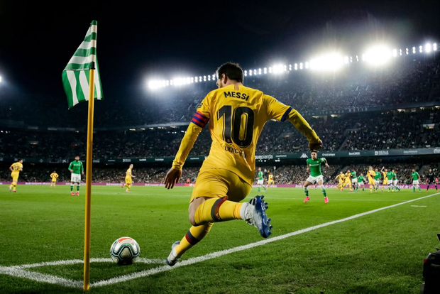 Messi lập hat-trick kiến tạo, Barcelona ngược dòng hú vía trong trận cầu có tới 2 thẻ đỏ-3