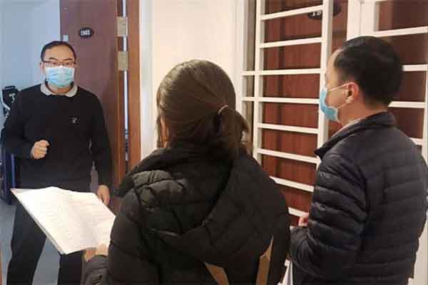 Phát hiện cơ sở sản xuất hàng ngàn chai nước rửa tay chống virus corona giả-3