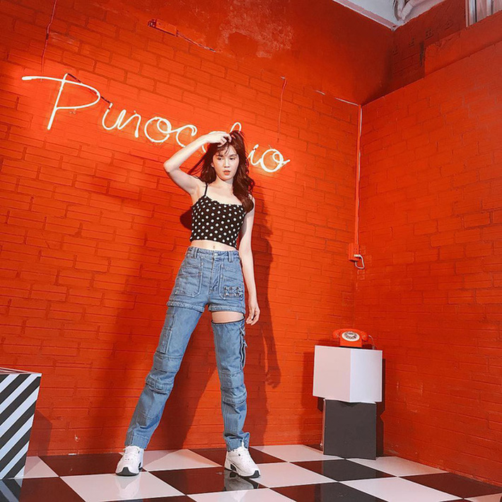 Ngọc Trinh dáng chuẩn nên mặc quần jeans đẹp mê là đương nhiên, mỗi tội lại có đôi lần mix đồ hơi lỗi-6