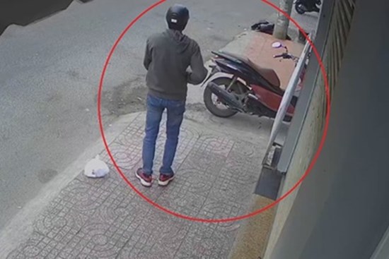 Trộm xe máy trong 10 giây ở TP.HCM