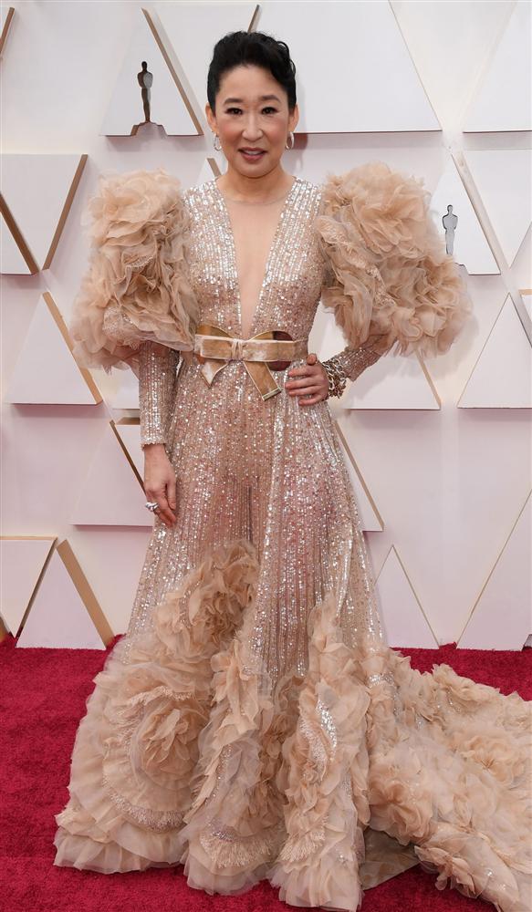 Sao đua nhau hở bạo không nội y trên thảm đỏ Oscar 2020-10