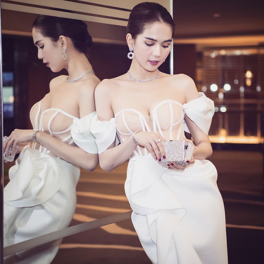 Trang phục đinh của sao Việt: Ngọc Trinh mê áo cúp ngực, U40 Lệ Quyên có sở thích táo bạo-5