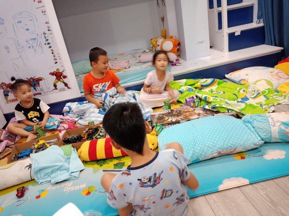 Sợi dây tập yoga bị 3 con trưng dụng làm võng đu đưa, Ốc Thanh Vân kêu trời nhưng biểu cảm khiến mẹ bỉm sữa phì cười-3