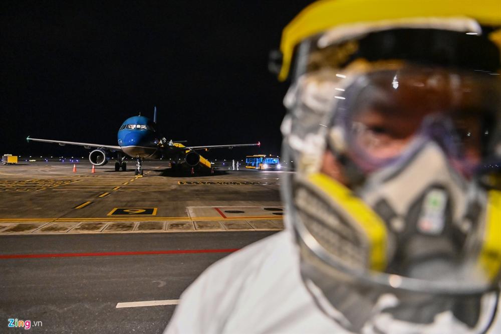 Chuyến bay đặc biệt đưa 30 công dân Việt Nam từ tâm dịch virus Corona Vũ Hán về nước-2