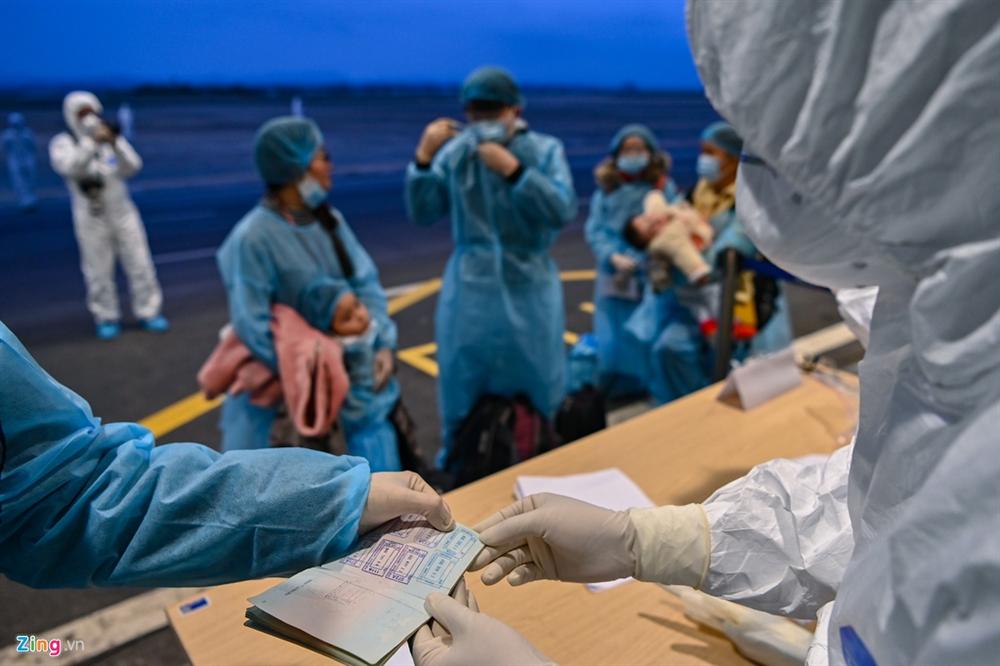 Chuyến bay đặc biệt đưa 30 công dân Việt Nam từ tâm dịch virus Corona Vũ Hán về nước-7