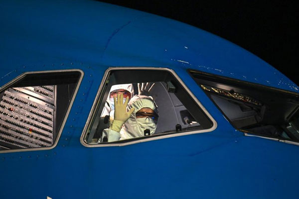 Bé gái 5 tuổi tiếp xúc với Việt kiều Mỹ nhiễm virus corona được đưa vào bệnh viện cách ly-5