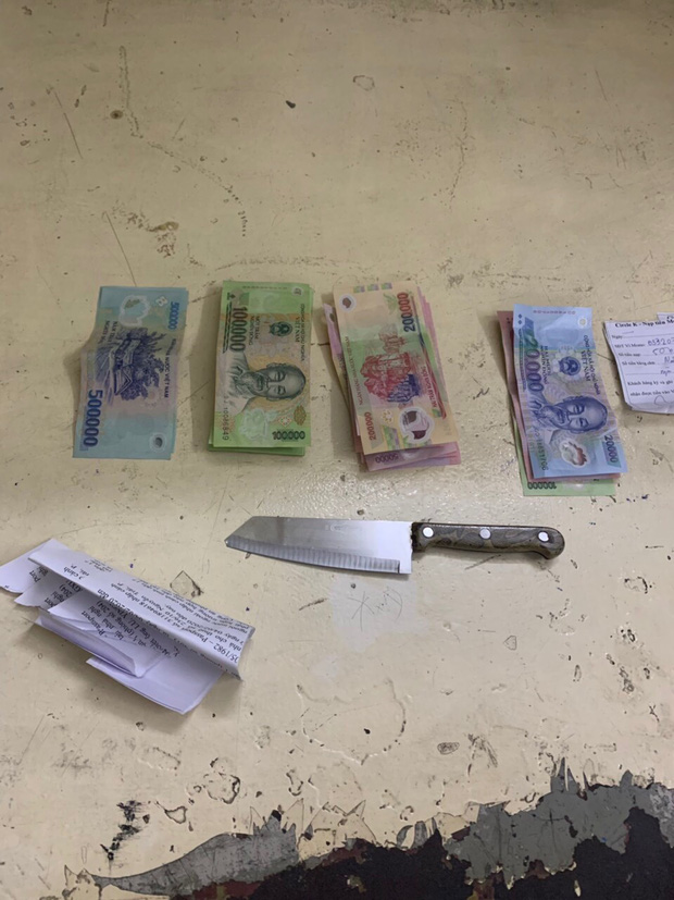 Du khách nước ngoài dùng dao khống chế nhân viên, cướp tài sản ở trung tâm Sài Gòn-2