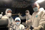 Chuyện về 3 bác sỹ là hành khách đặc biệt trên chuyến bay Vũ Hán-4