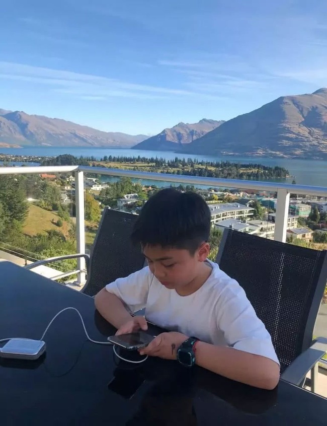 Lễ khai giảng học kỳ 2 đặc biệt vì virus corona: Học sinh không đến trường và ở nơi rất xa nhưng lại vô cùng trang nghiêm-2