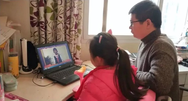 Lễ khai giảng học kỳ 2 đặc biệt vì virus corona: Học sinh không đến trường và ở nơi rất xa nhưng lại vô cùng trang nghiêm-4