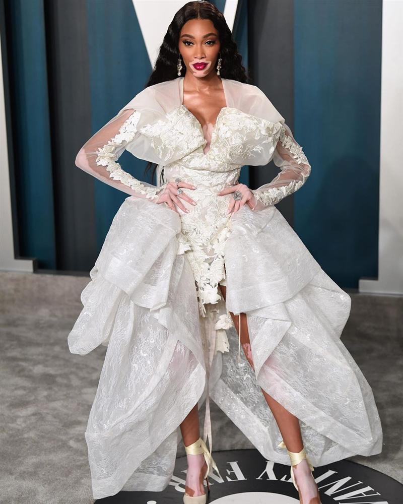 Tiệc hậu Oscar: Các sao lên đồ xuất sắc hơn hẳn sự kiện chính, hot nhất là Kylie Jenner với bộ váy bó đến độ... không ngồi được-13