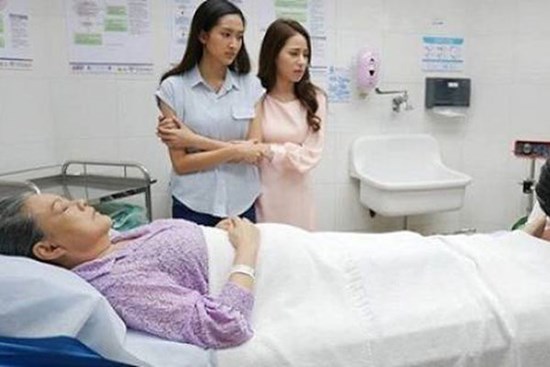 Nàng dâu ấm ức vì mỗi tháng vẫn phải gửi về quê biếu mẹ chồng 5 triệu, ngờ đâu trước khi mất nghe di nguyện bà dặn lại mà cô ôm mặt hối hận