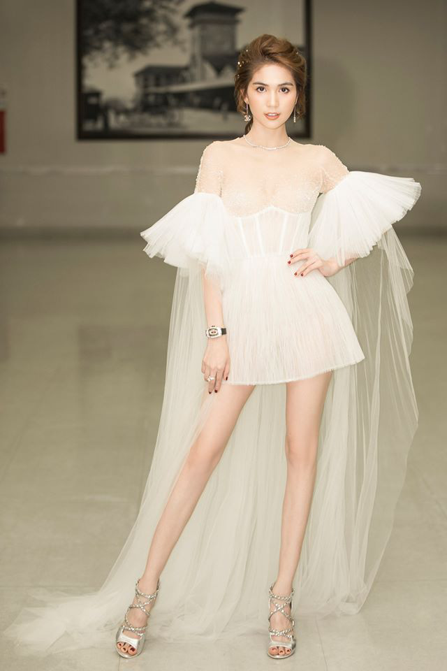 Ngọc Trinh chọn sai váy gợi cảm, để lộ thân hình gầy trơ xương đến xót xa-4