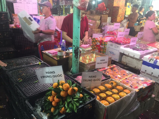 Các cửa khẩu tạm đóng sao rau củ quả Trung Quốc vẫn bán đầy chợ?-3