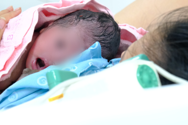 Sinh con tại nhà, sản phụ ở Quảng Ngãi nguy kịch-2