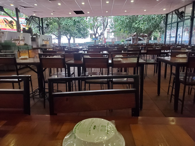 Hàng nhậu nổi tiếng nhất nhì Hà Nội đóng cửa im lìm, bàn ghế phủi bụi vì dịch Corona-7